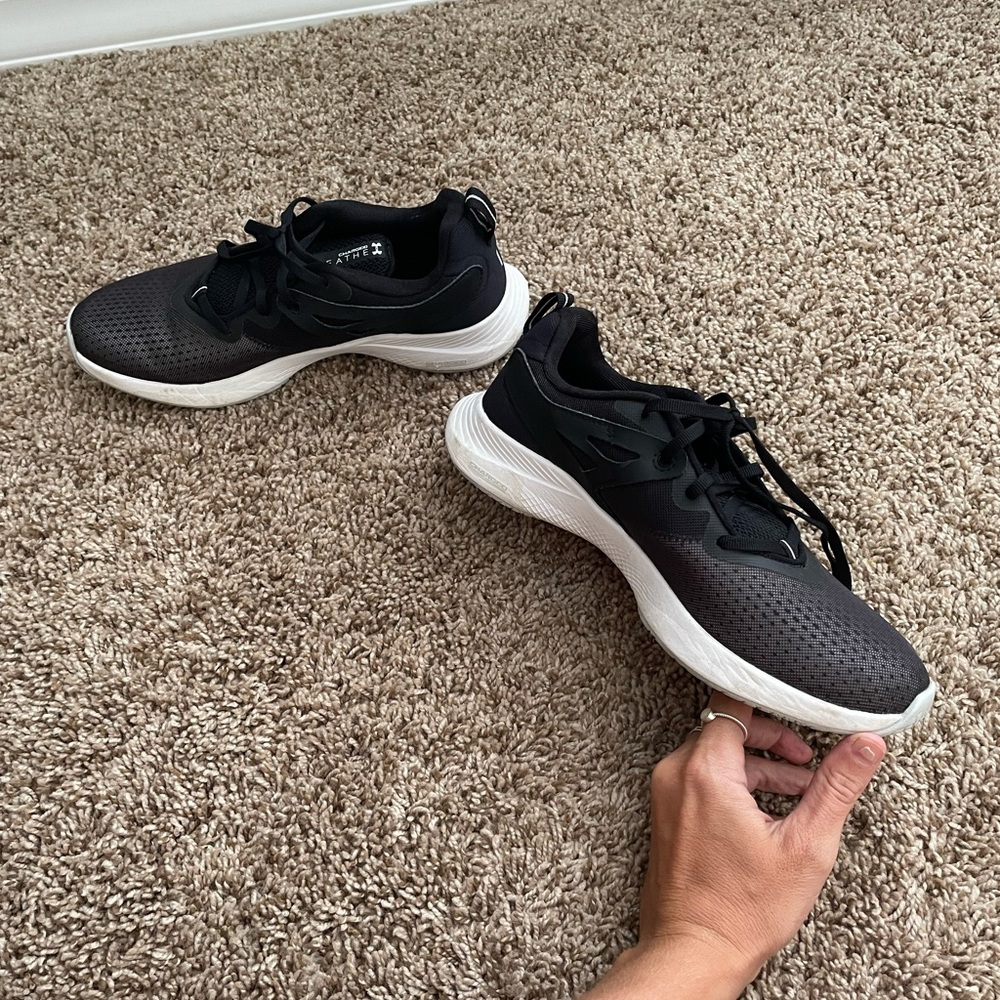 UNDER ARMOUR | women’s under armour charged breathe tennis shoes